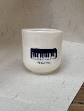 Keramický hrnček Pianista
