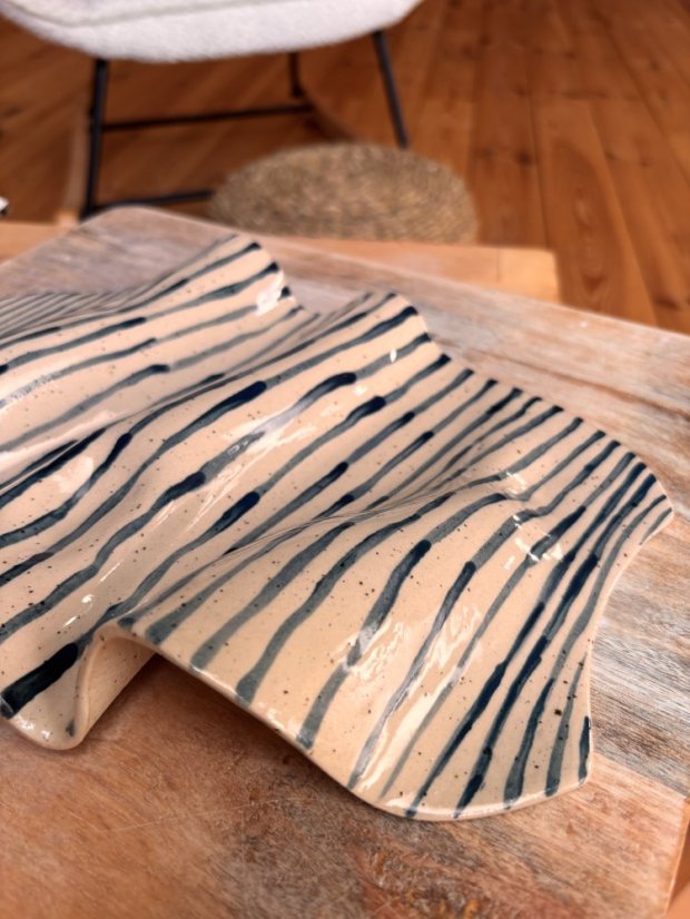 Ručne robený servírovací tanier 29 x 19 cm