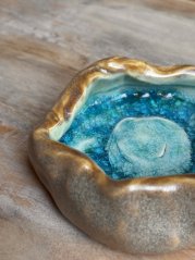 Ručne robená malá dekoračná miska s tyrkysovým sklom ø 9 cm