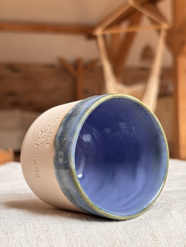 Ručne robená keramická šálka to the moon and back | 180 ml