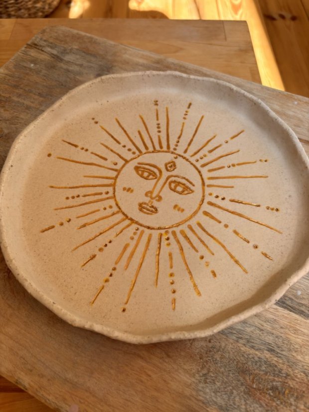Ručne robený Keramický podnos „Slnko“ ø 21 cm