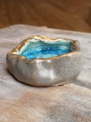 Ručne robená malá dekoračná miska s tyrkysovým sklom ø 9 cm