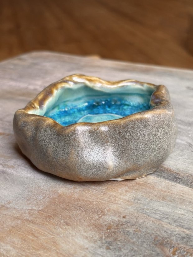 Ručne robená malá dekoračná miska s tyrkysovým sklom ø 9 cm