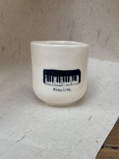 Keramický hrnček Pianista