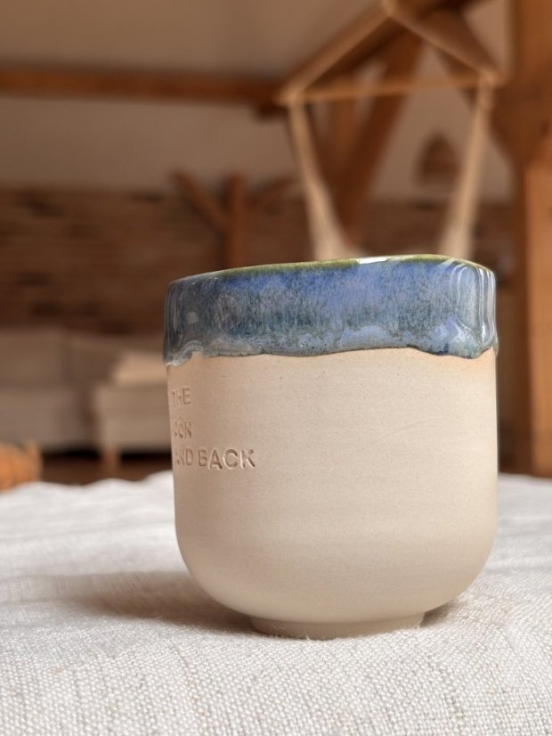 Ručne robená keramická šálka to the moon and back | 180 ml