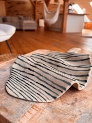 Ručne robený servírovací tanier 29 x 19 cm