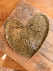 Ručne robený keramický podnos „List“ 24 x 22 cm